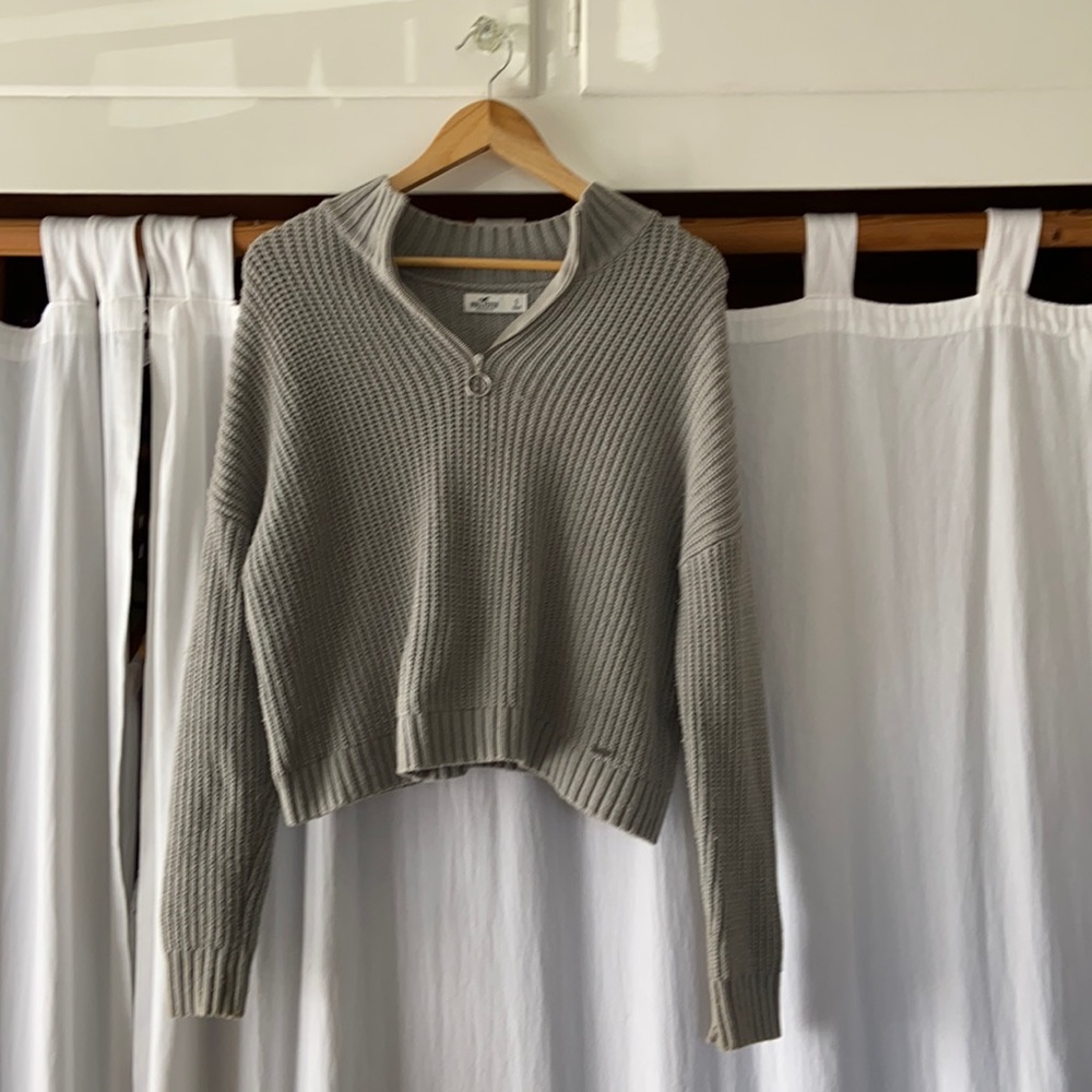 Hollister grey knit sweater